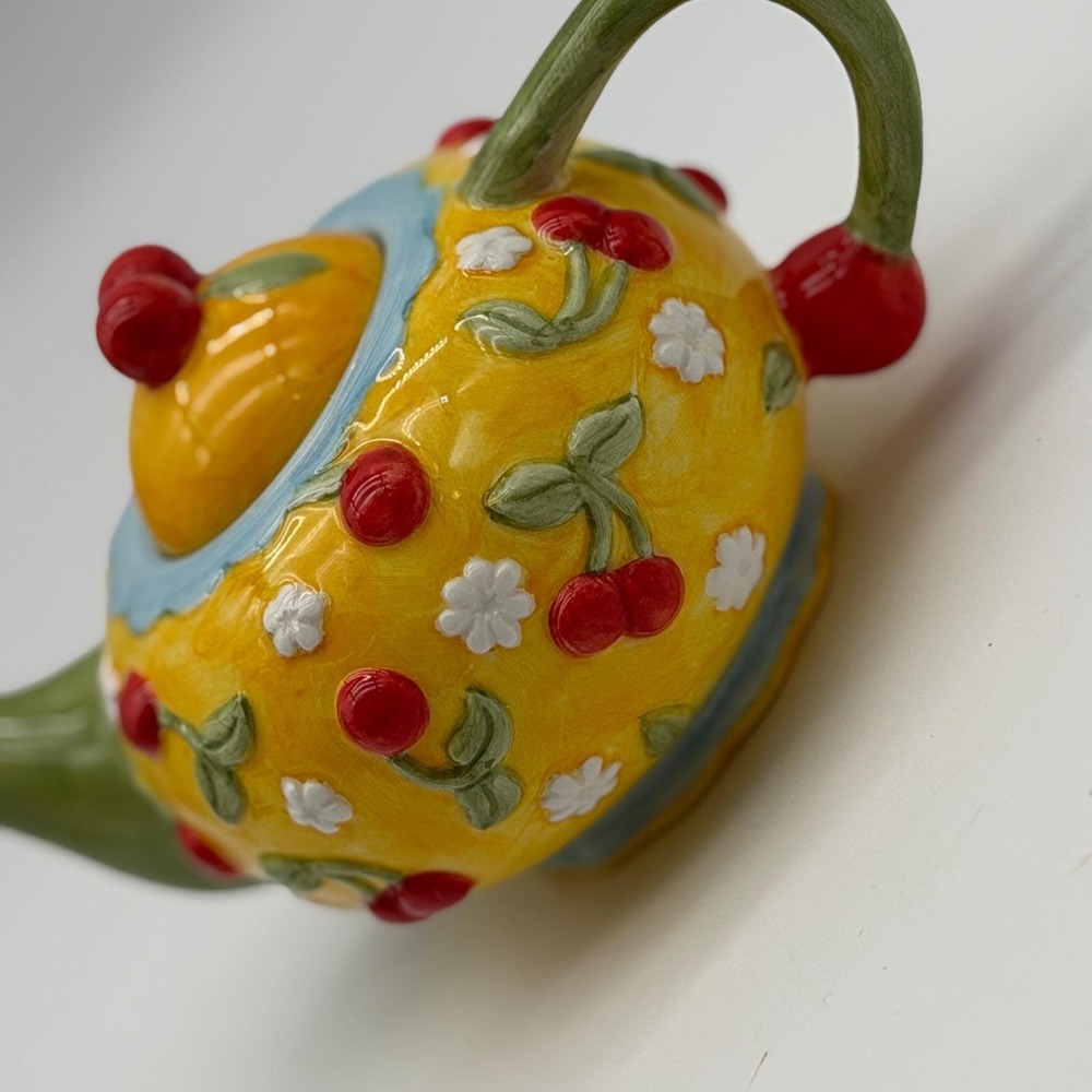 Oneida Kitchen Country Bouquet Cherries Jubilee Mini Teapot Handpainted 2001 NIB